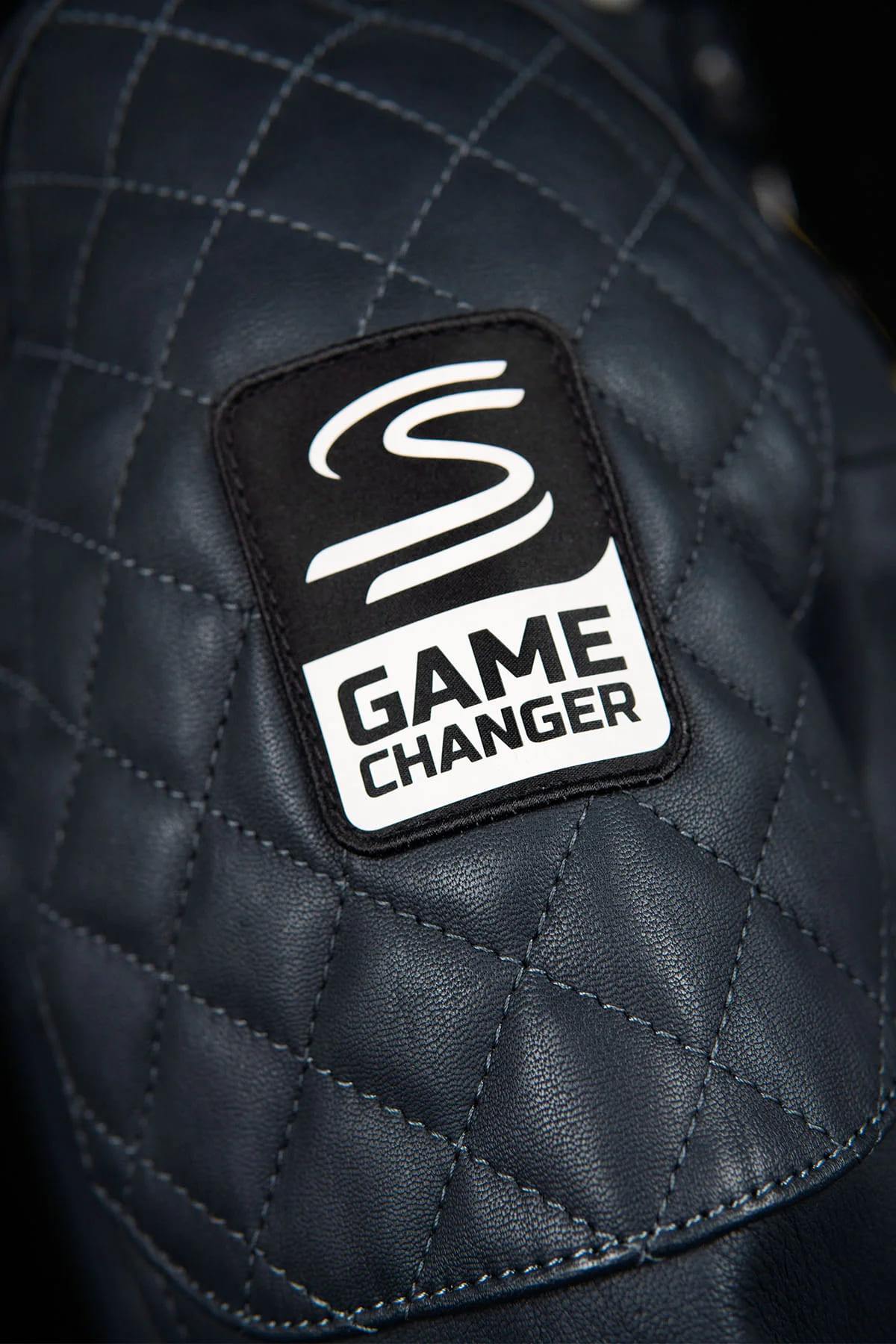 Navy sheepskin jacket with Senna's Lotus F1 patches and JPS lining. - Image n°8