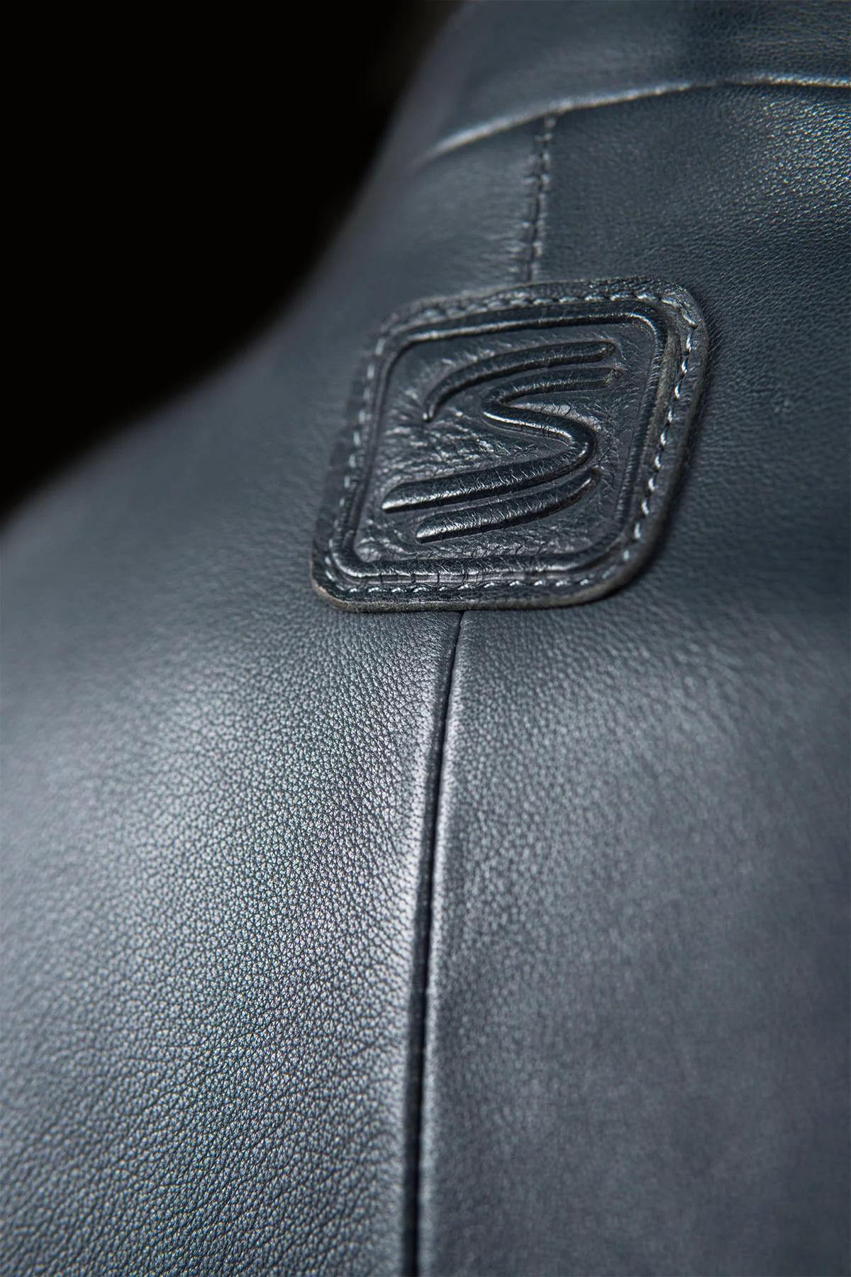 Navy sheepskin jacket with Senna's Lotus F1 patches and JPS lining. - Image n°6
