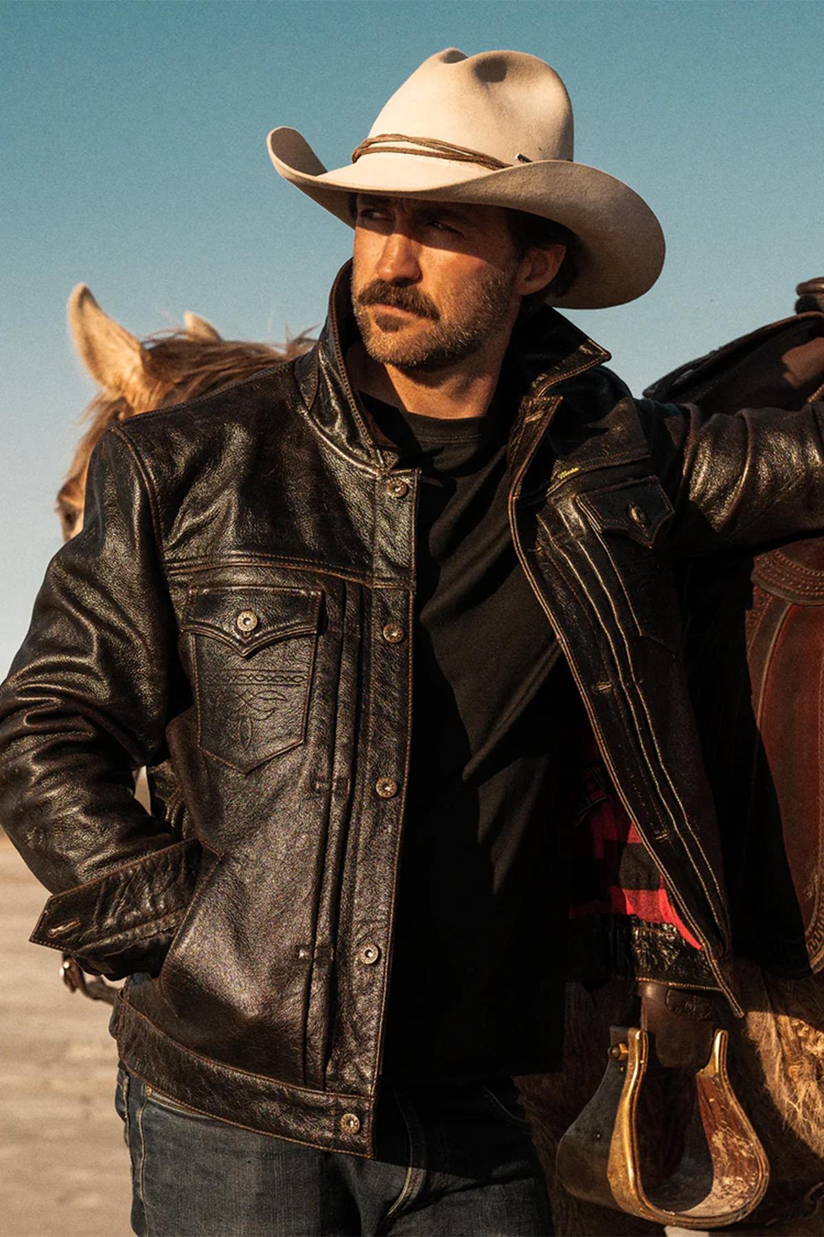 Western style shirt collar leather jacket with accelerated patina - Image n°1