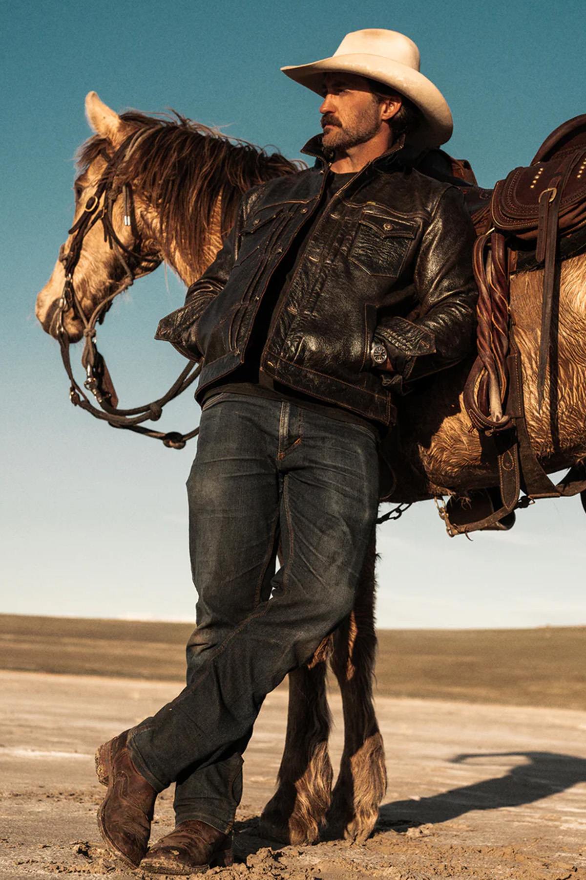 Western style shirt collar leather jacket with accelerated patina - Image n°2