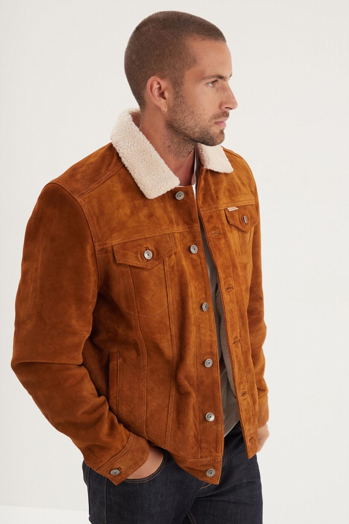 Heavy split cowhide in cognac. Sherpa-lined, slim fit, rugged warmth. - Image n°1