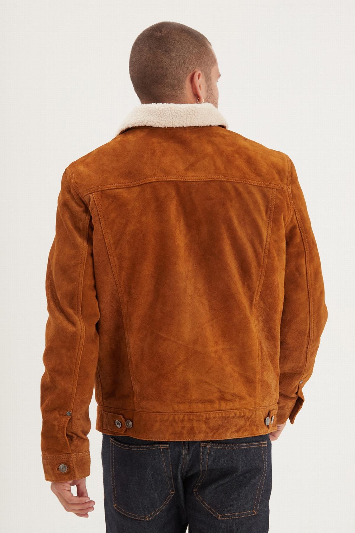 Heavy split cowhide in cognac. Sherpa-lined, slim fit, rugged warmth. - Image n°3