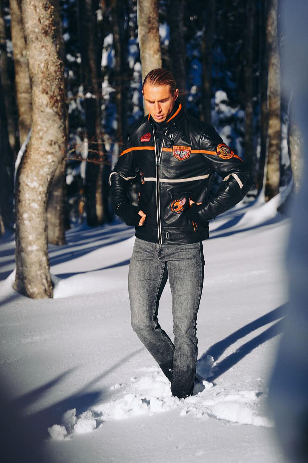 Trendy biker jacket with patches - Image n°2