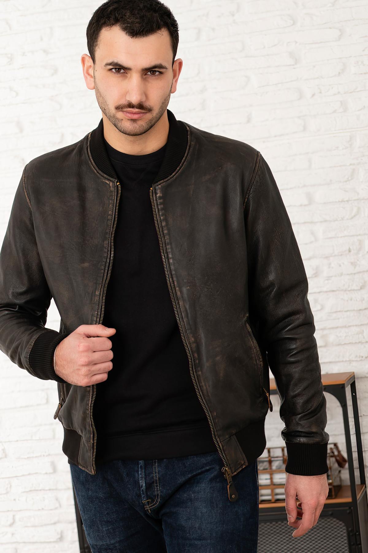 Bonbon: aged black and beige sheepskin teddy. Ribbed cuffs, zip front. - Image n°2
