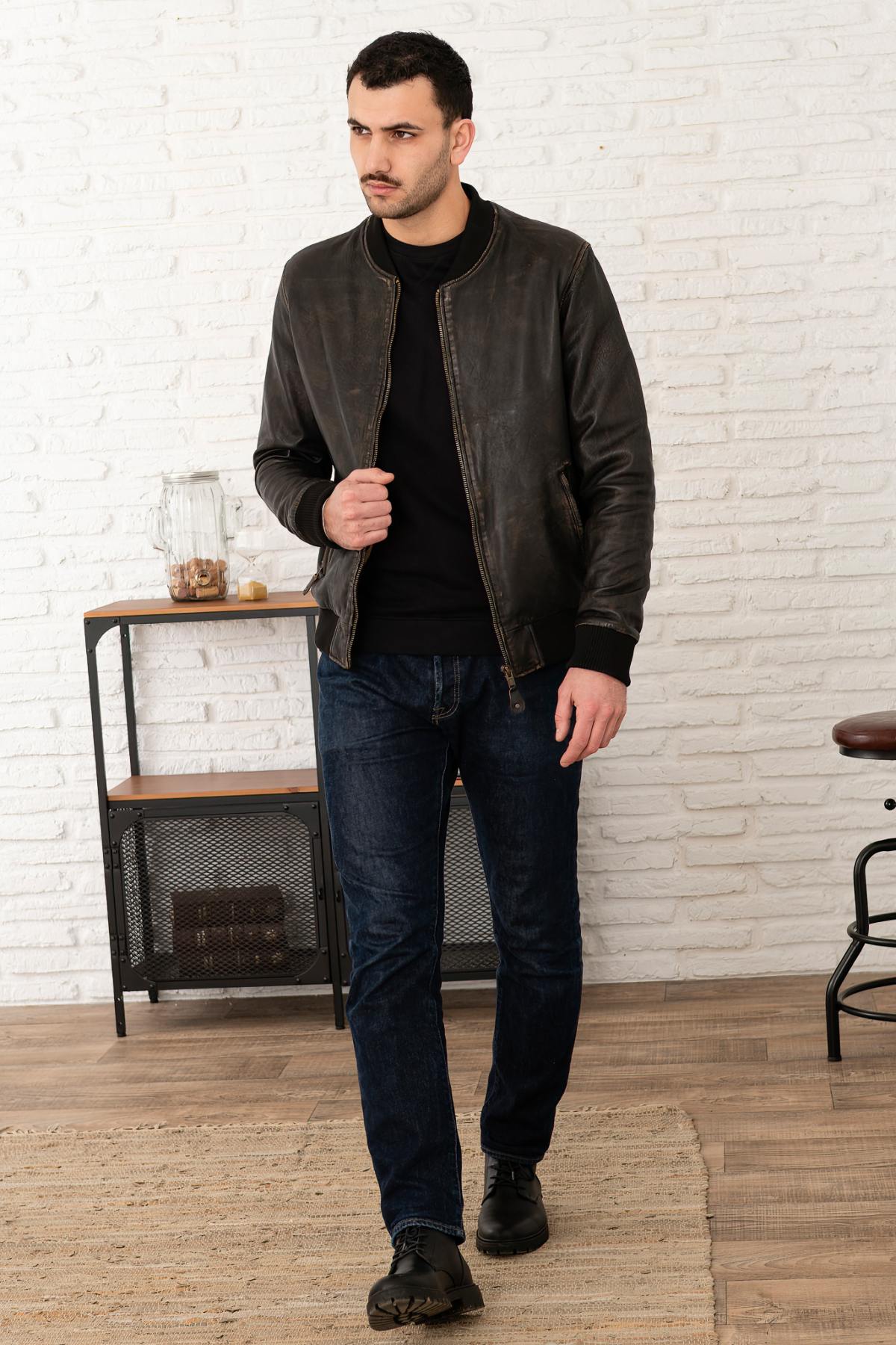 Bonbon: aged black and beige sheepskin teddy. Ribbed cuffs, zip front. - Image n°4
