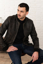 Bonbon: aged black and beige sheepskin teddy. Ribbed cuffs, zip front. - Image n°8