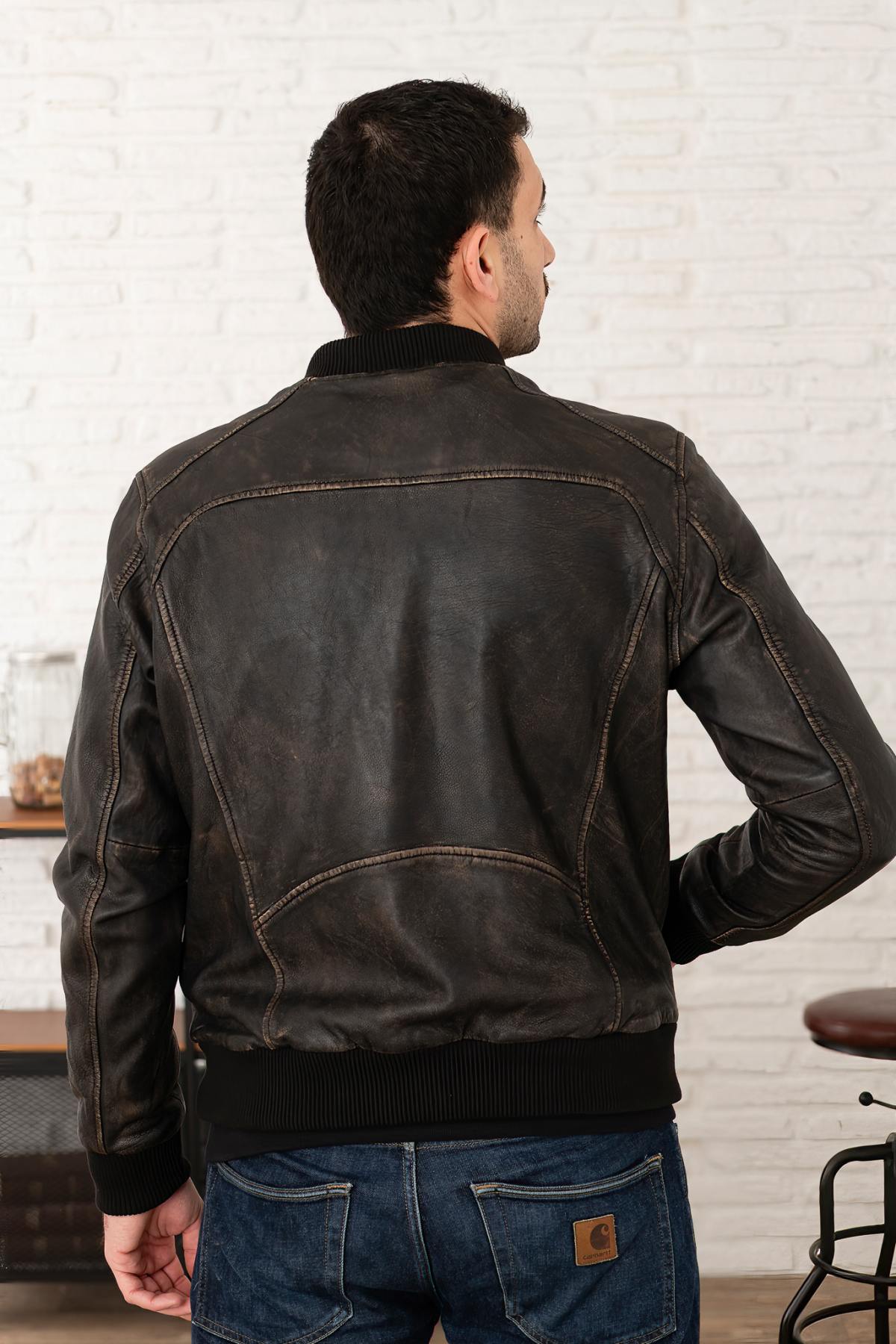 Bonbon: aged black and beige sheepskin teddy. Ribbed cuffs, zip front. - Image n°3