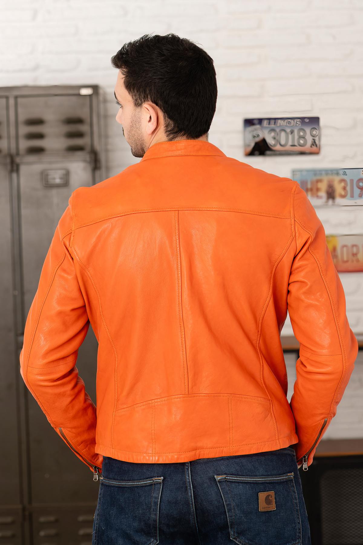 Orange lambskin jacket with biker collar and zipped sleeves. - Image n°5