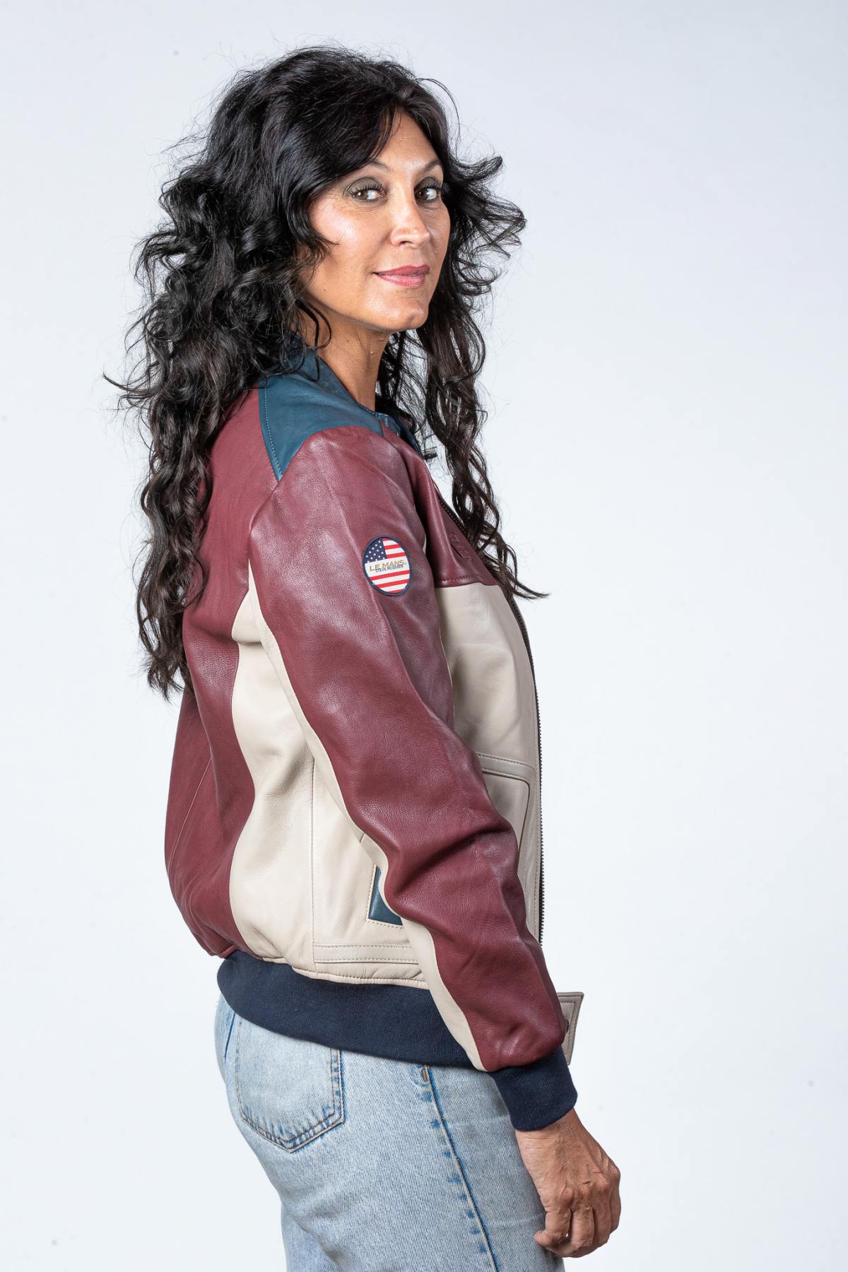 Deep red sheepskin jacket, soft and lightweight for year-round wear. - Image n°5