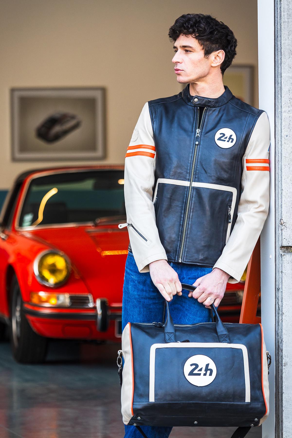 48-hour black leather travel bag with 24-hour Le Mans theme - Image n°2