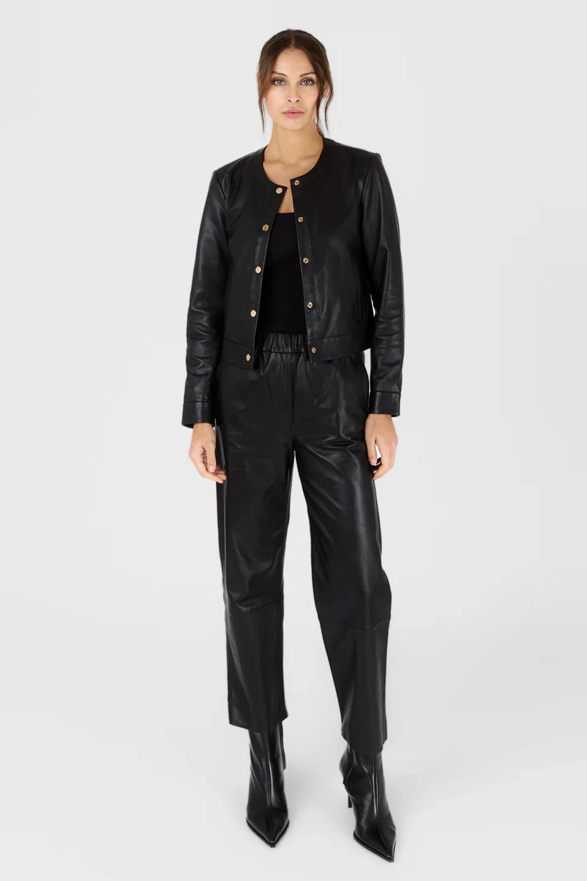 Short, thin and lightweight black leather jacket with crew neck - Image n°2