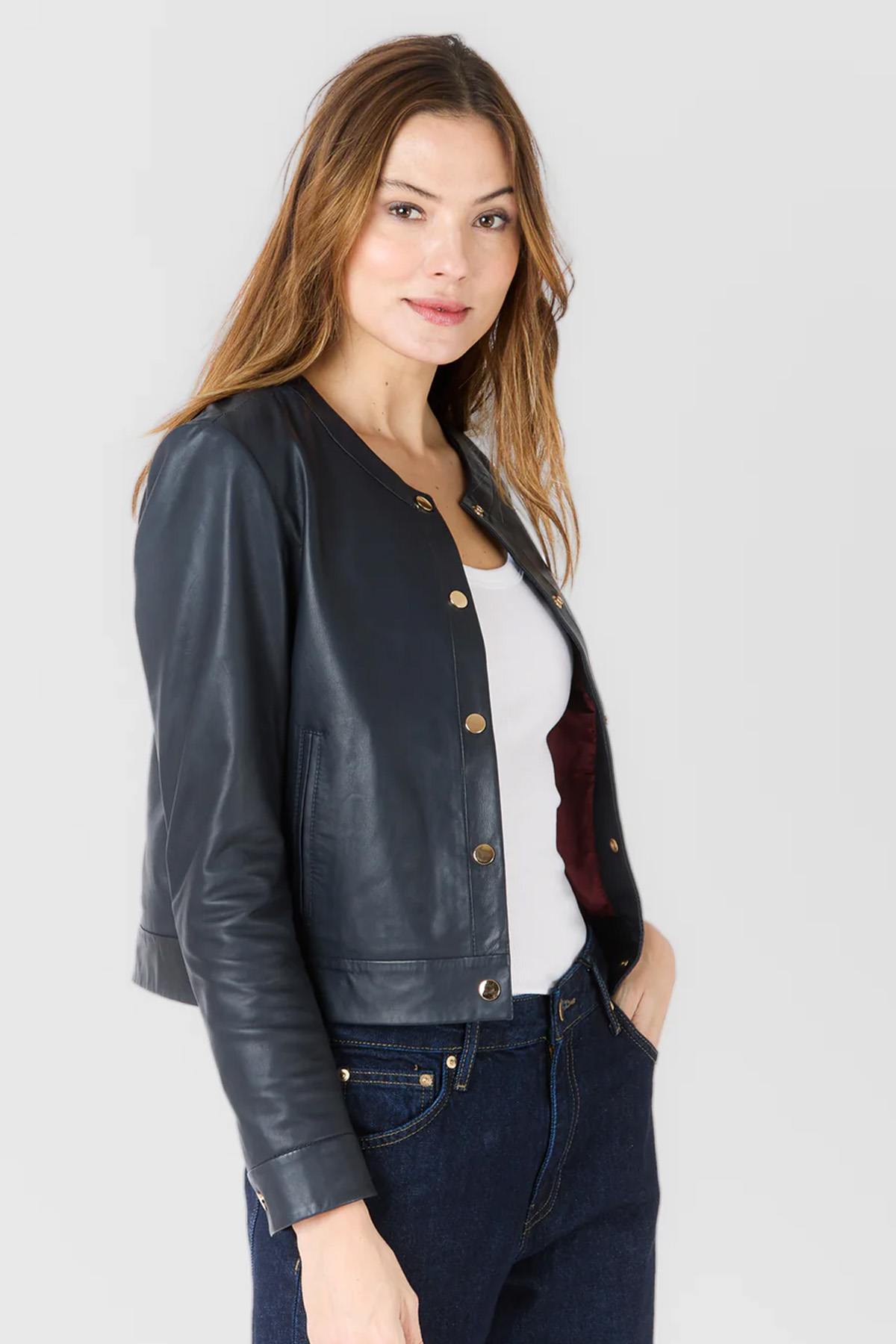 Short, thin and lightweight blue leather jacket with crew neck - Image n°2