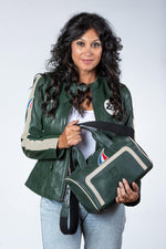 Racing green leather handbag with ecru inserts - Image n°2