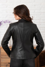 Chic and trendy black pearl biker collar leather jacket - Image n°5