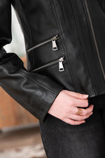 Chic and trendy black pearl biker collar leather jacket - Image n°3