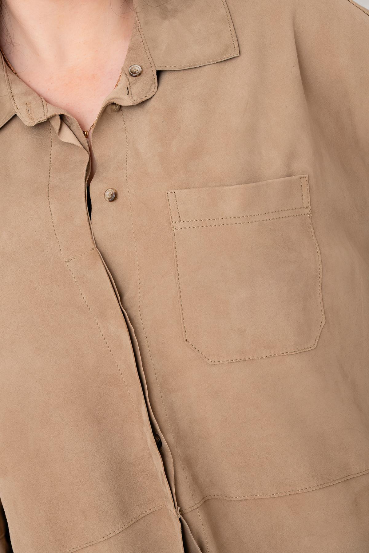 Fine and lightweight beige suede leather jacket - Image n°4