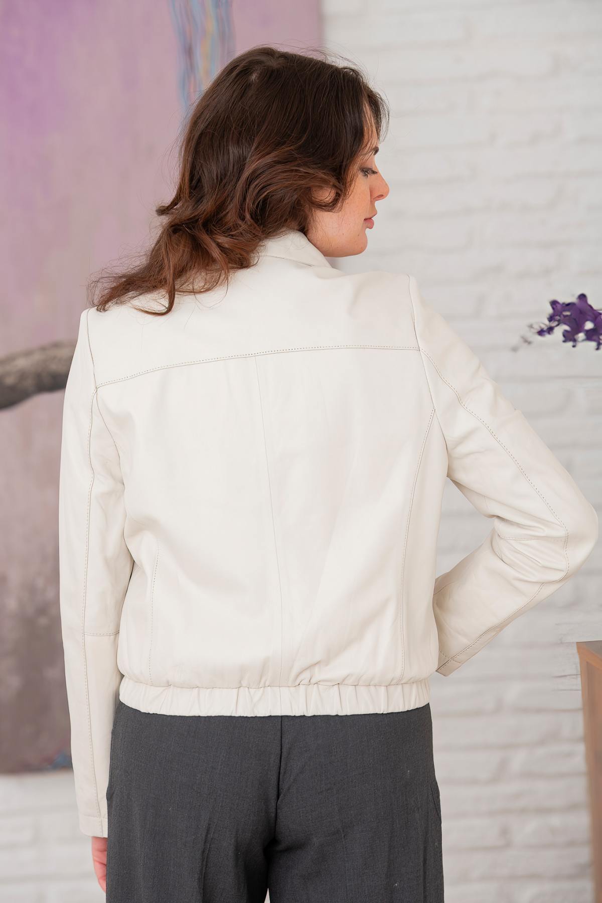 White leather jacket with shirt collar and tight waist - Image n°5