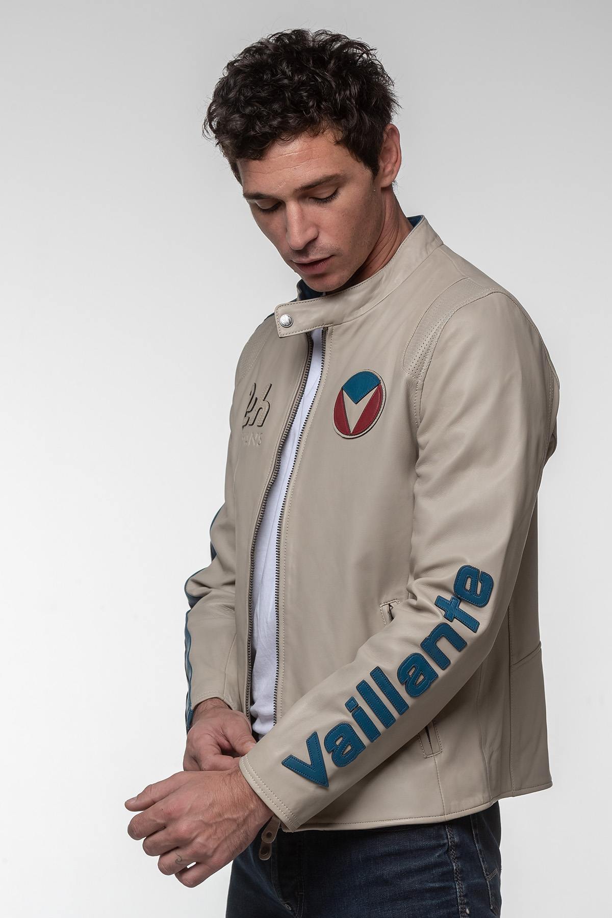 Ecru sheepskin jacket: lightweight, soft, and motorsport-inspired. - Image n°5