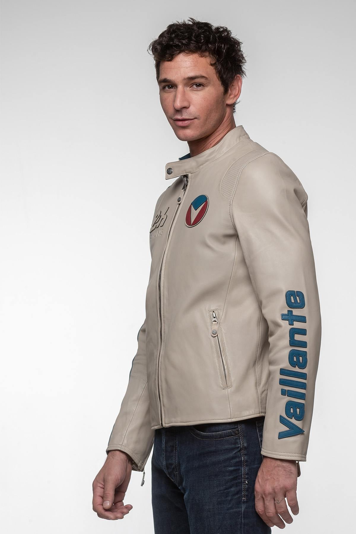 Ecru sheepskin jacket: lightweight, soft, and motorsport-inspired. - Image n°9