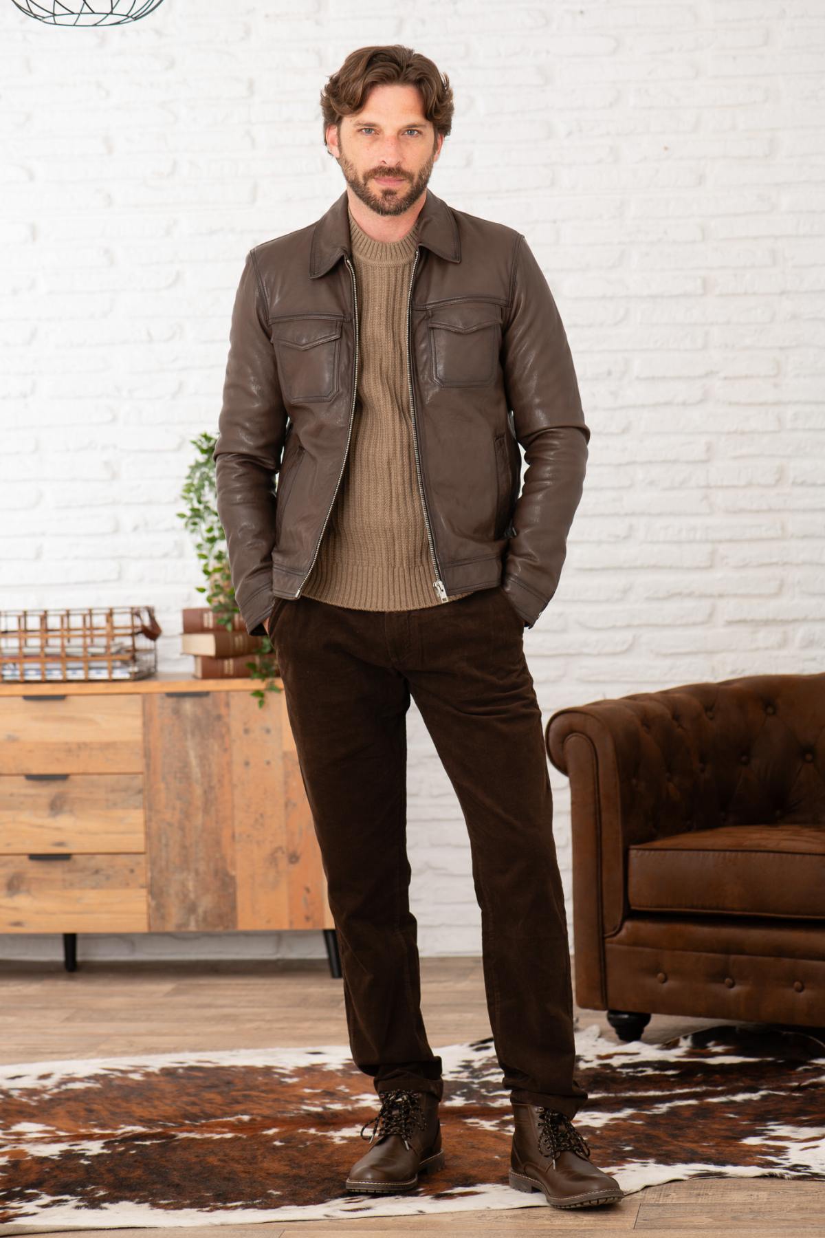 Mocha shirt collar leather jacket with two chest pockets - Image n°2