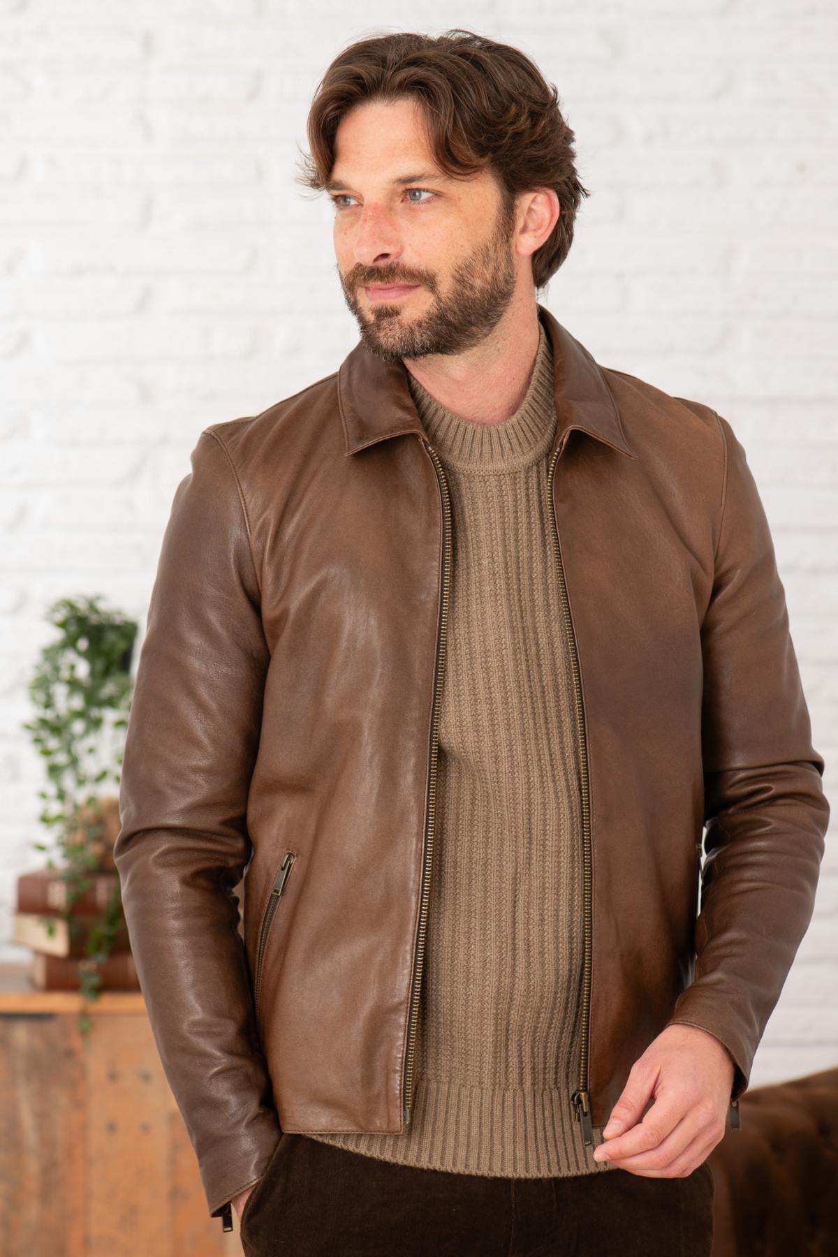 Cocoa-colored leather jacket with shirt collar - Image n°4
