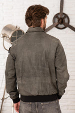 Italian grey sheepskin aviator jacket, military-inspired and timeless. - Image n°4