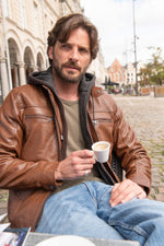 Supple cognac sheep leather jacket, biker collar, and detachable hood. - Image n°3