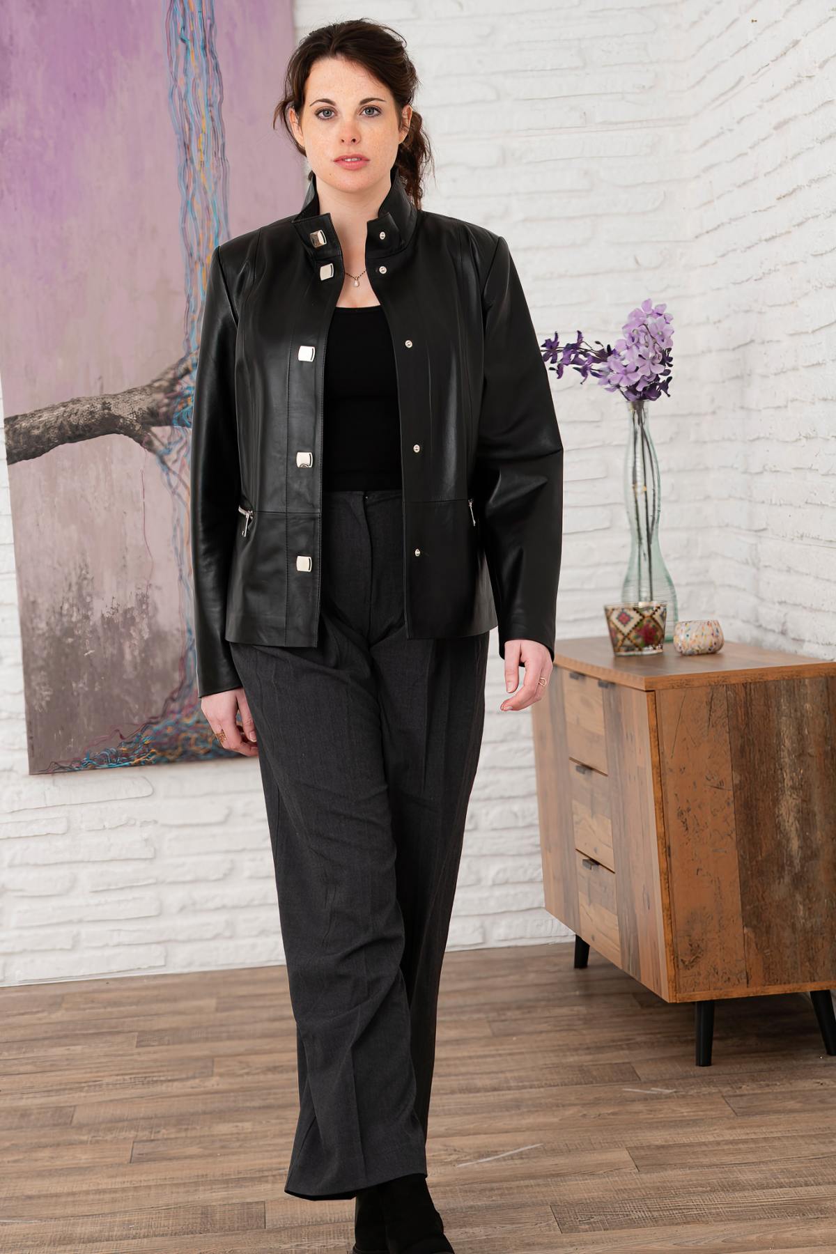 The Antonia: a black lambskin jacket with a glossy finish by Cityzen. - Image n°9