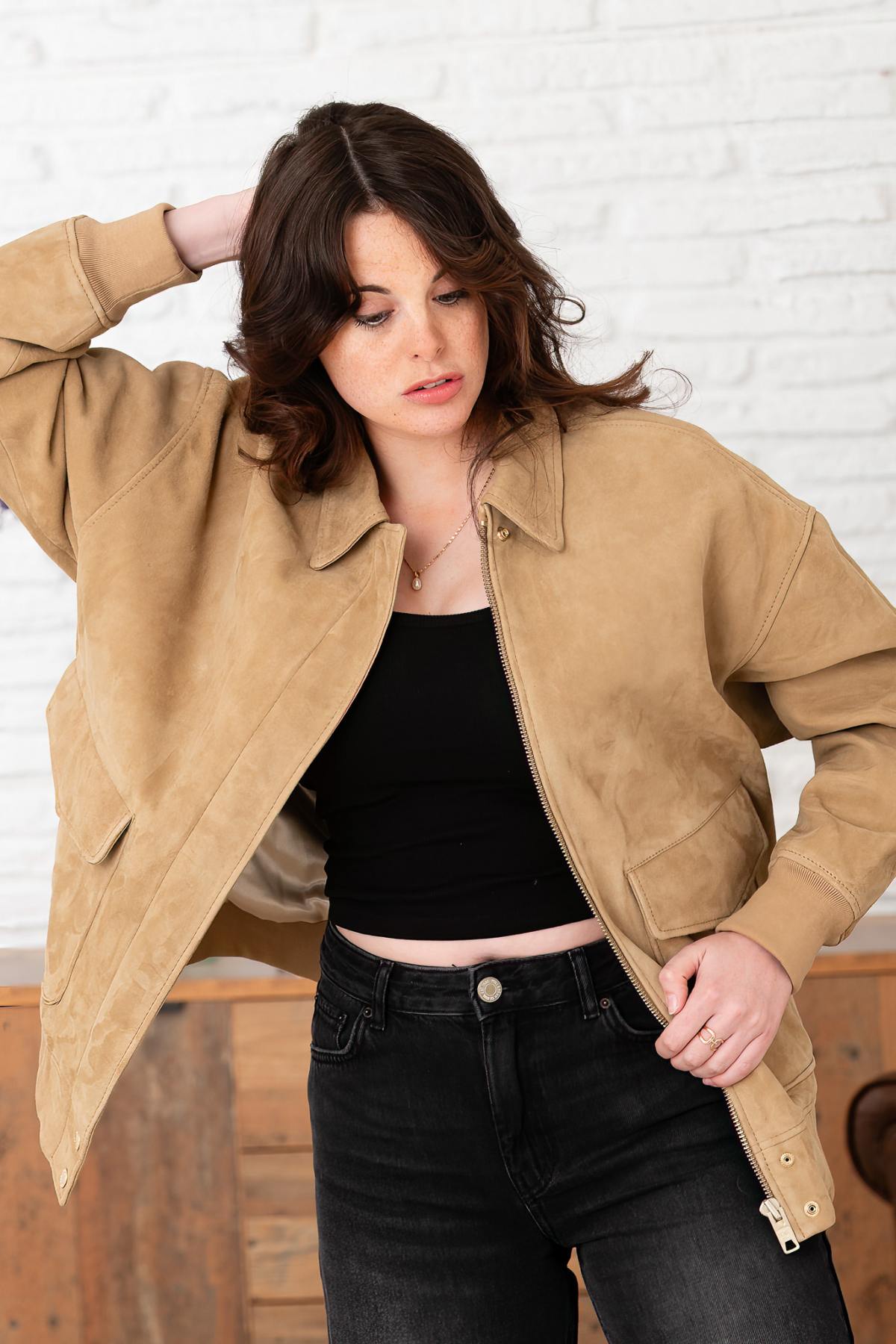 Schott NYC's beige suede jacket in goatskin, oversized aviator style. - Image n°4