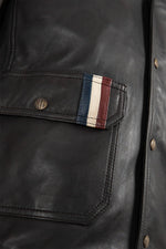 Timeless maroon sheepskin jacket, soft and lightweight for riders. - Image n°5