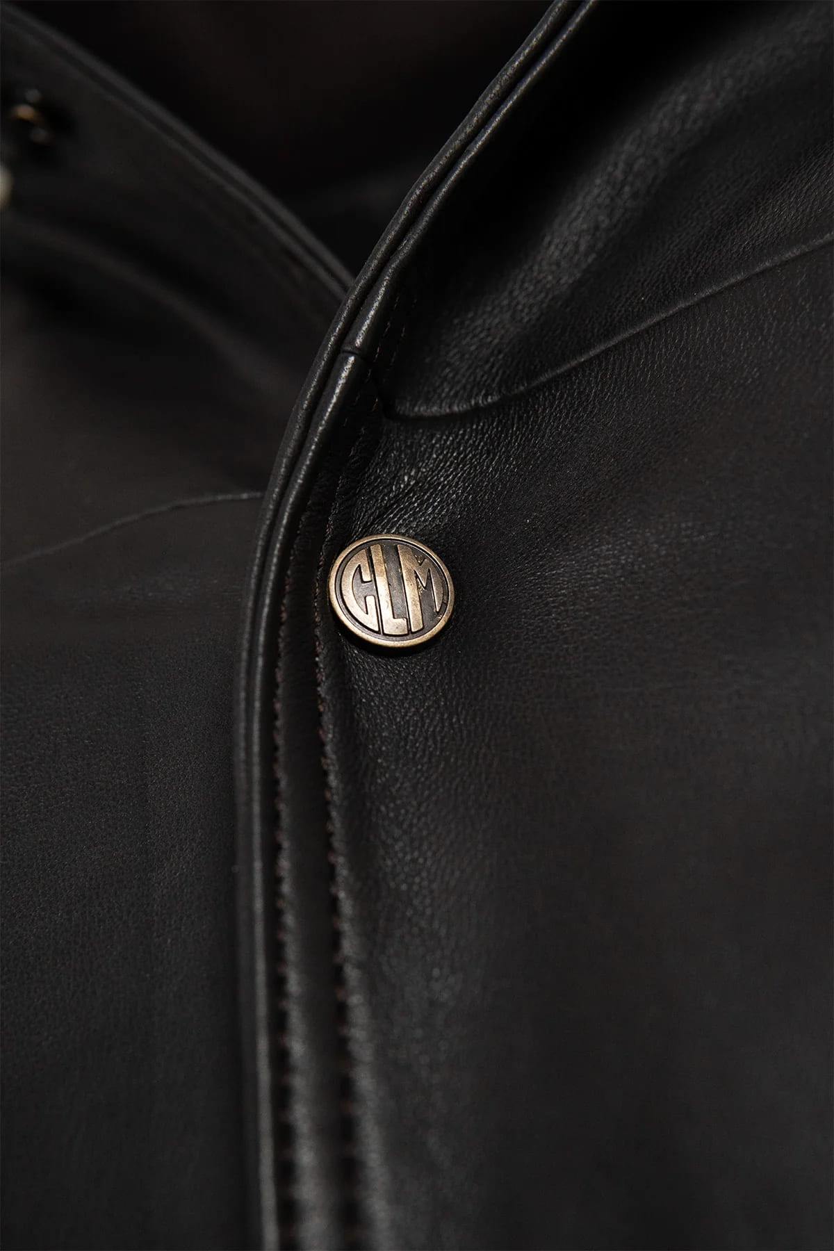 Timeless maroon sheepskin jacket, soft and lightweight for riders. - Image n°11