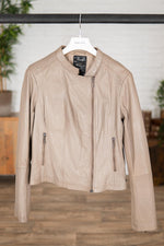 Women's beige leather jacket - Image n°1