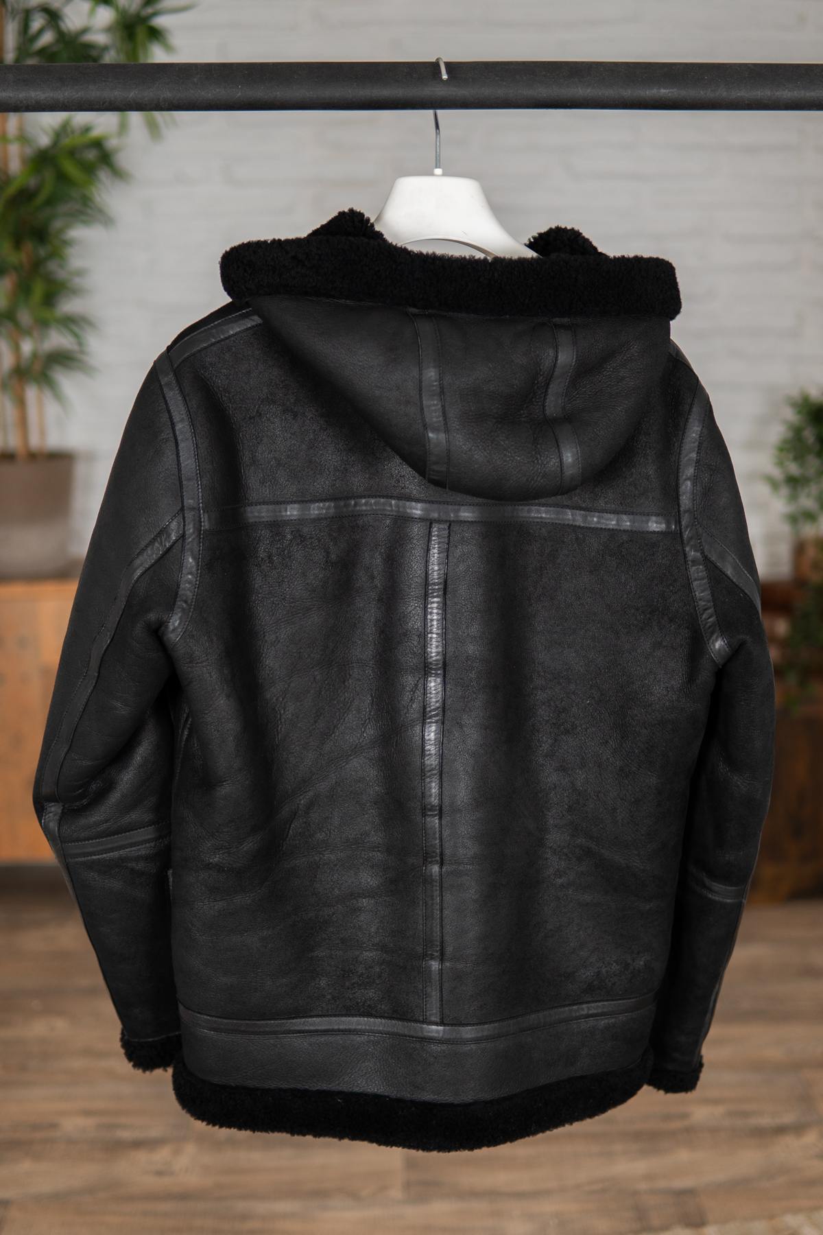 Black shearling jacket for Men - Image n°2