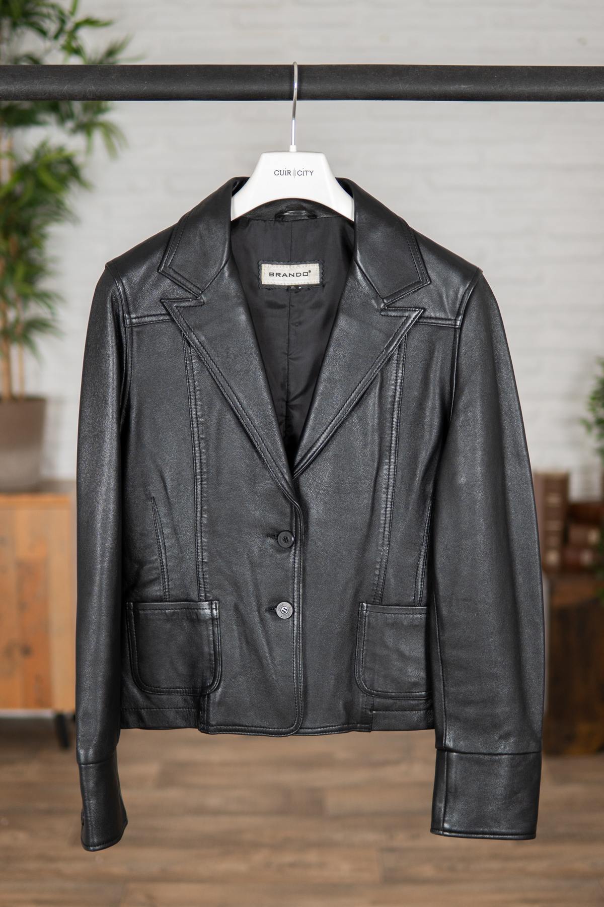 Short blazer for women in lambskin - Image n°1