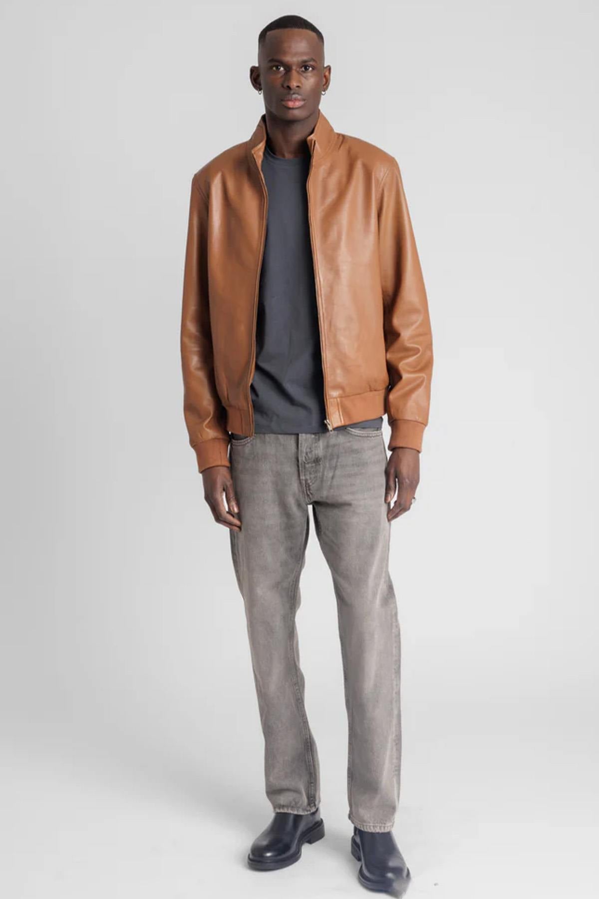 Sleek cognac-colored leather jacket with high collar - Image n°3