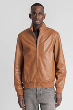 Sleek cognac-colored leather jacket with high collar - Image n°4