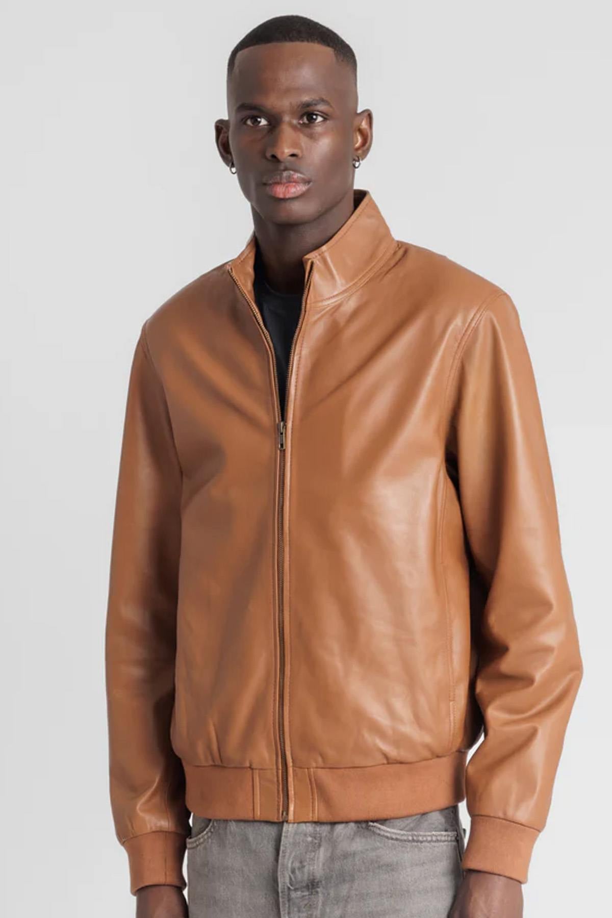 Sleek cognac-colored leather jacket with high collar - Image n°1