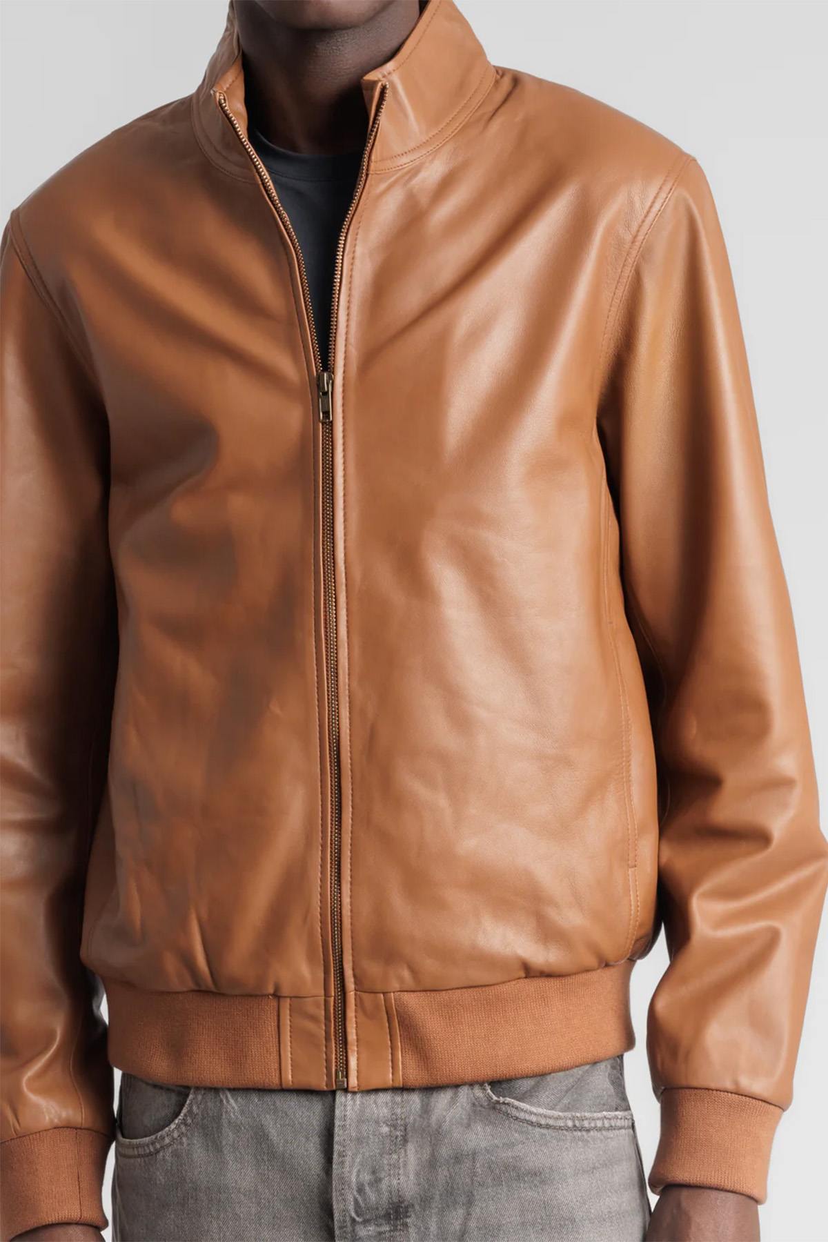 Sleek cognac-colored leather jacket with high collar - Image n°5