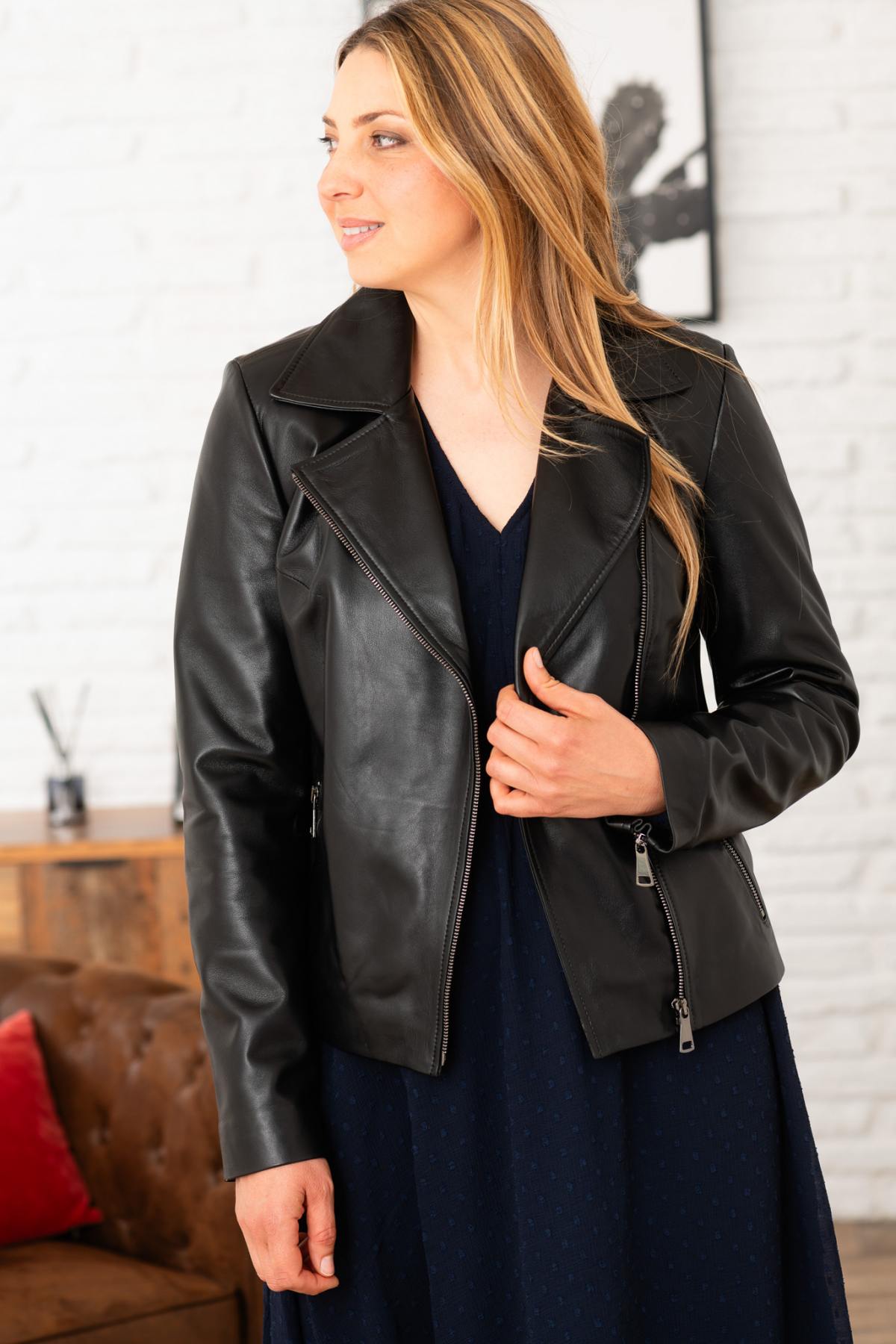 Black lambskin perfecto, glossy and slim, a rock-chic wardrobe staple. - Image n°1