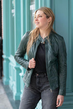 Slim green shearling jacket with a biker collar for urban style - Image n°6