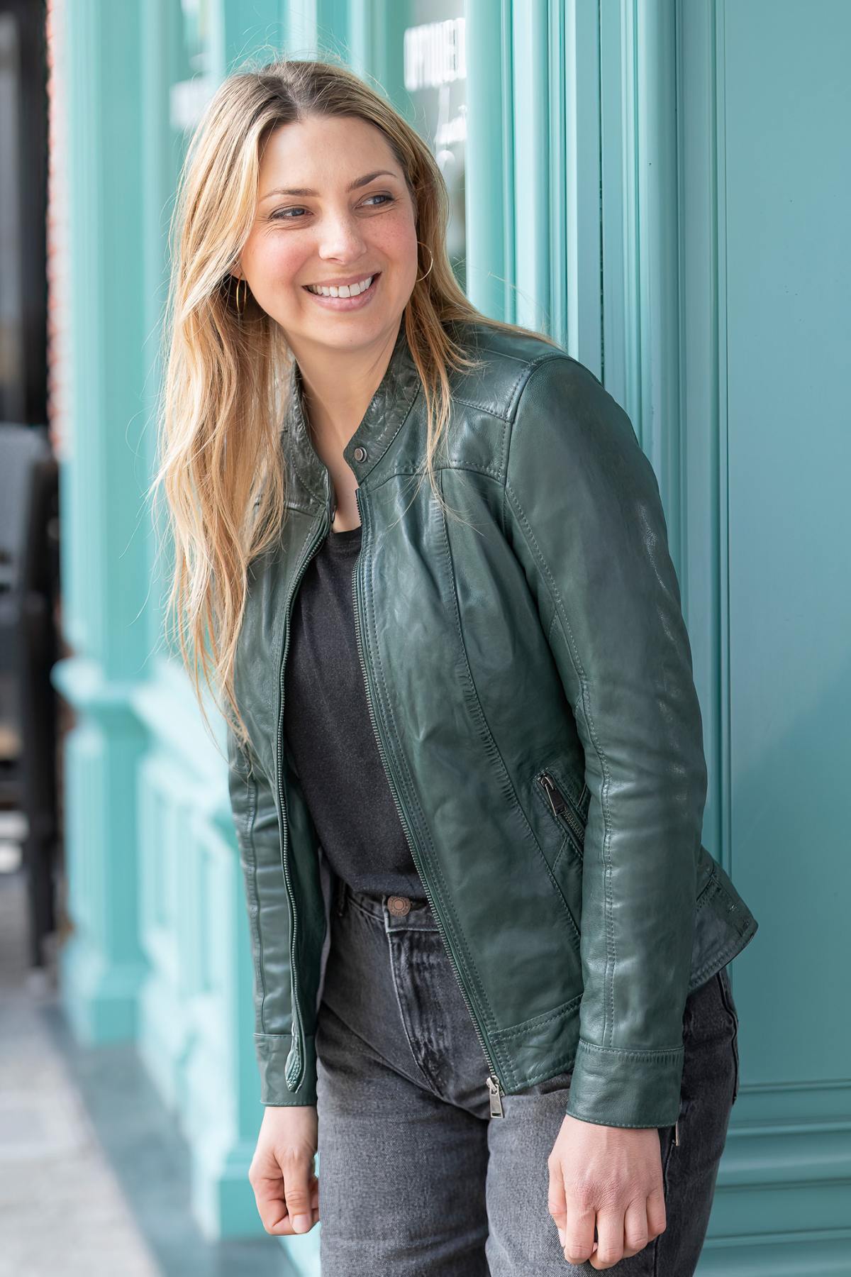 Women's green leather jacket with biker collar - Image n°2