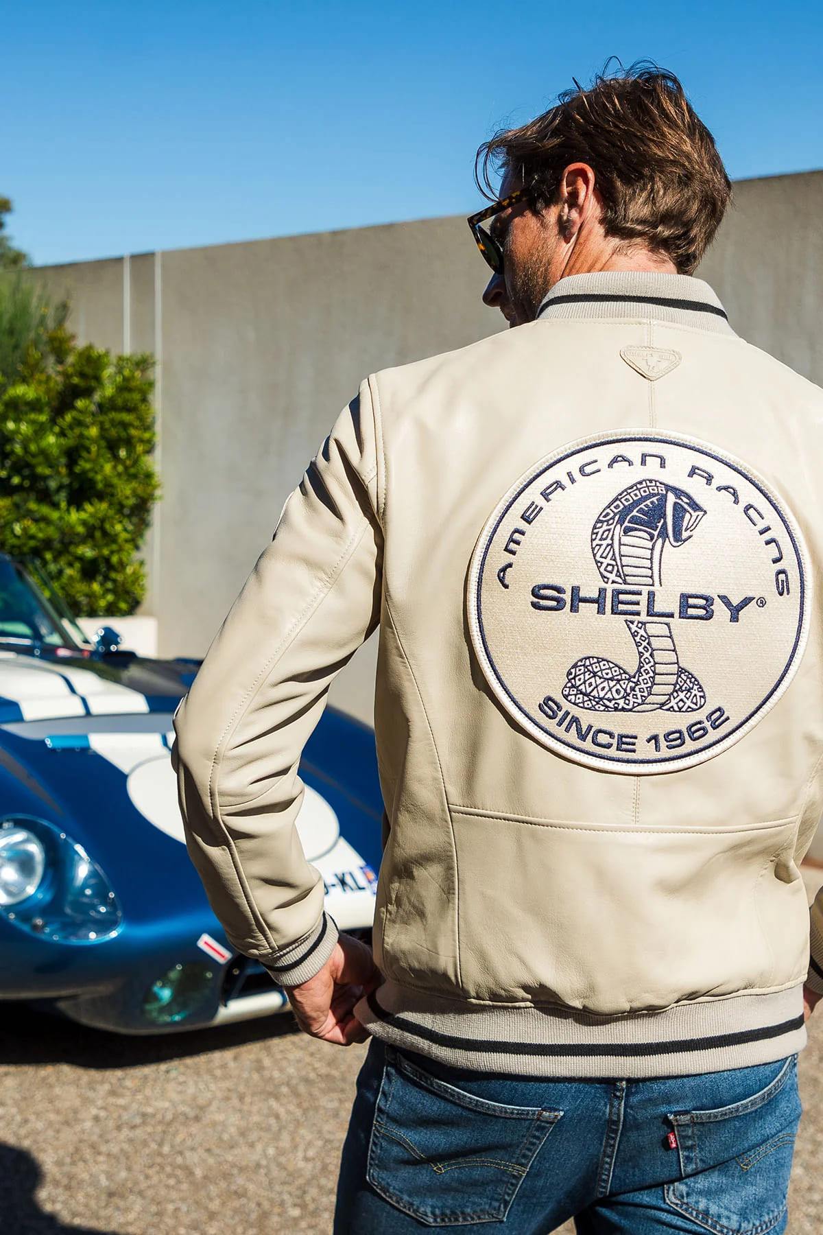 Soft ecru sheepskin bomber, inspired by Shelby's racing legacy. - Image n°1