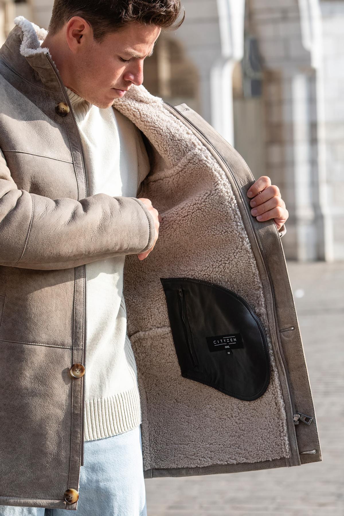 Aged sable sheepskin jacket, warm and stylish with a vintage touch. - Image n°5