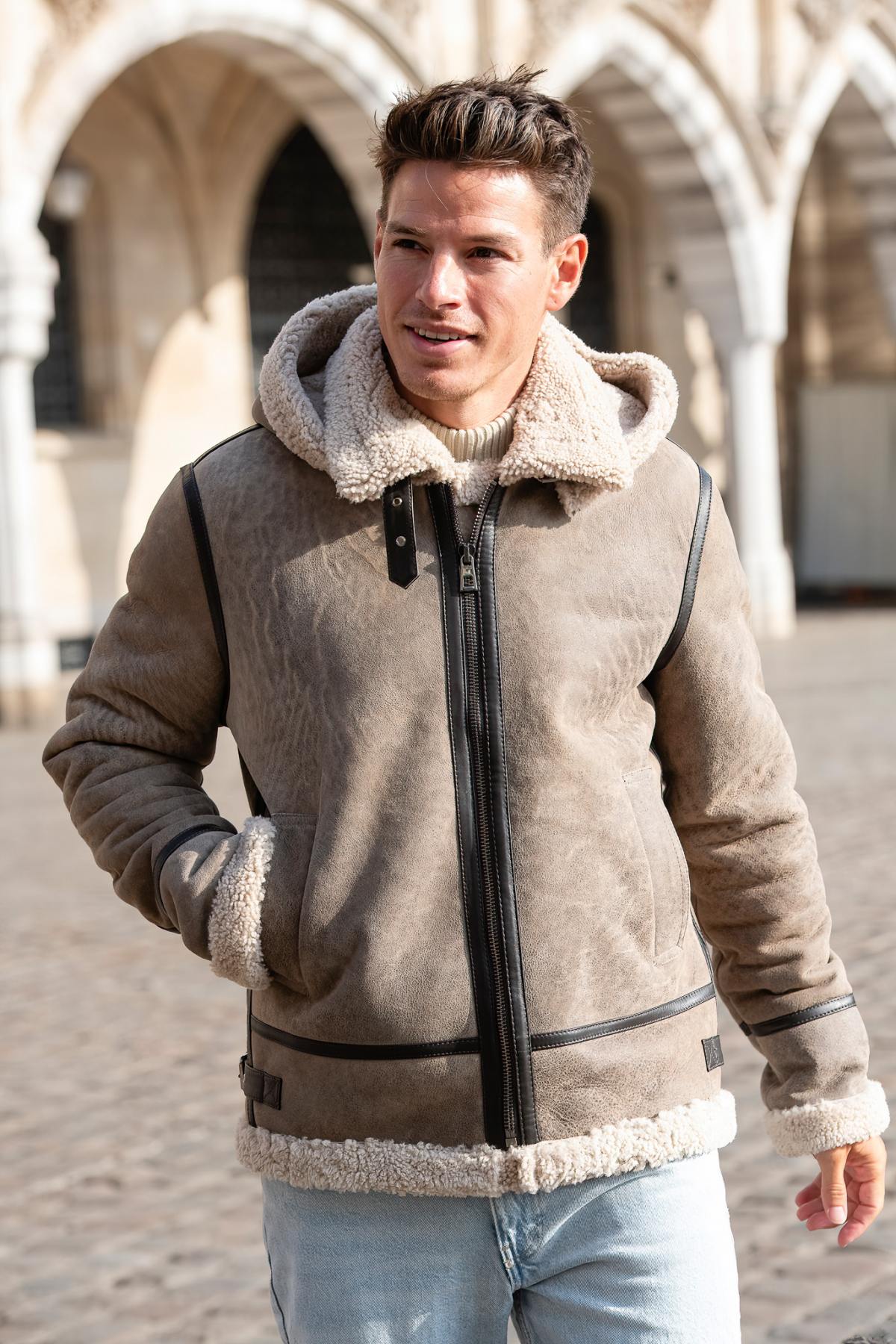Aged sable reversed sheep leather-soft, warm, and timeless. - Image n°1