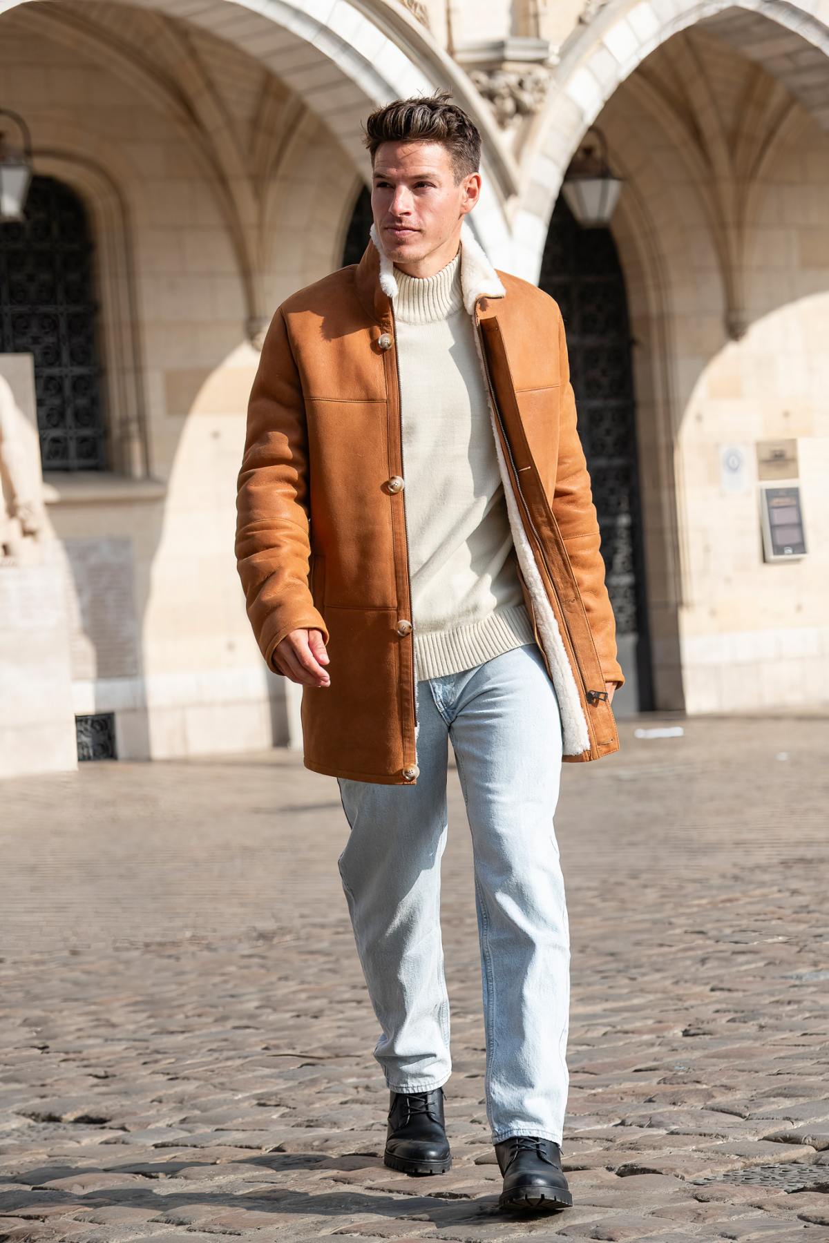 Reversed sheep leather in whisky hue, regular fit for timeless style. - Image n°2