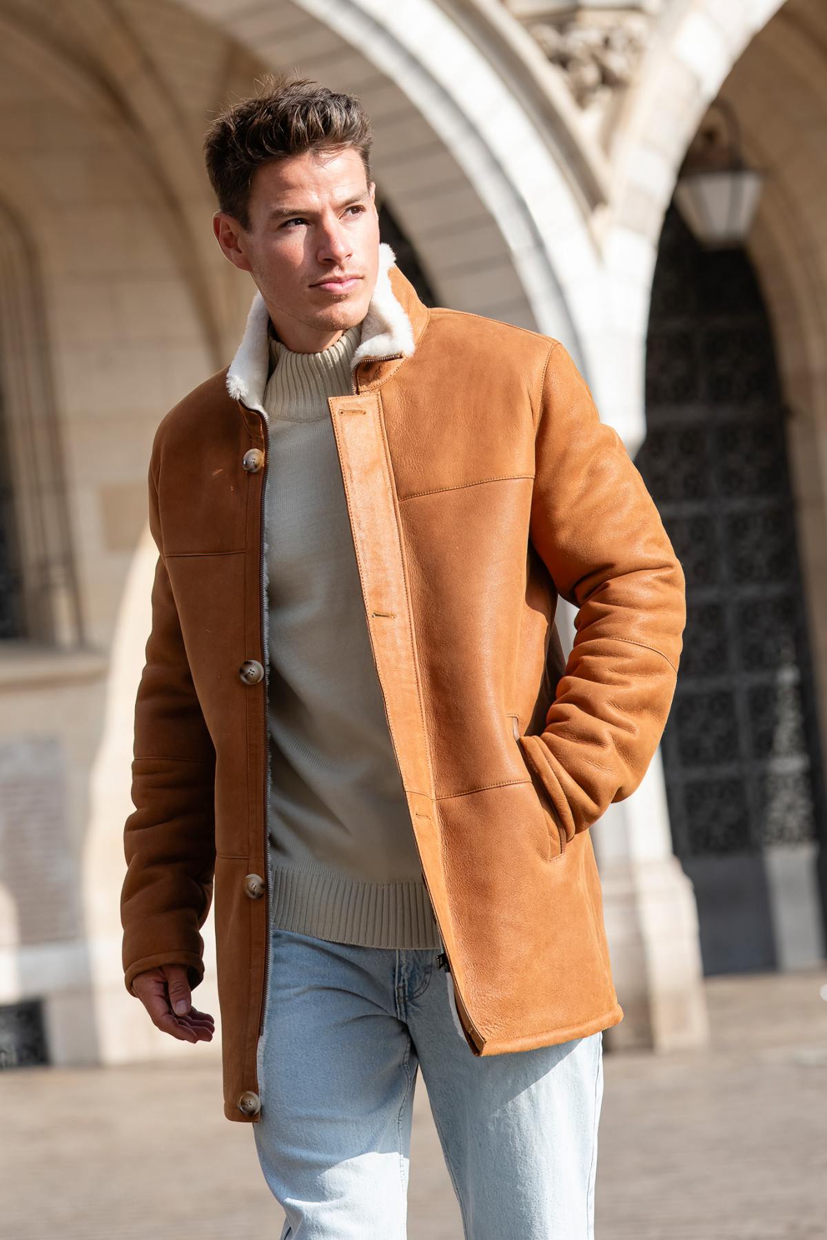 Reversed sheep leather in whisky hue, regular fit for timeless style. - Image n°4