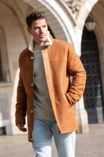 Reversed sheep leather in whisky hue, regular fit for timeless style. - Image n°4