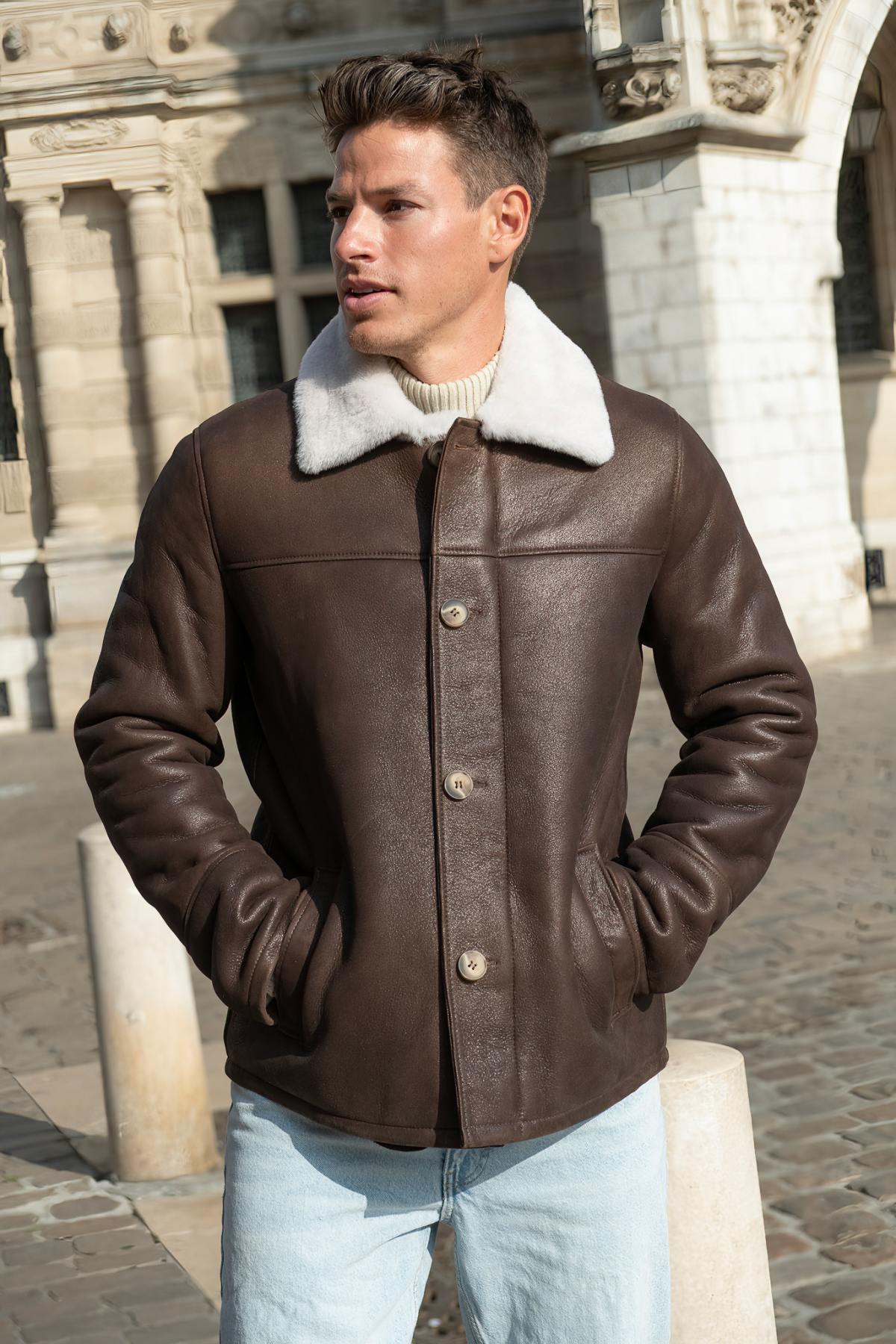 Elegant brown coat in shearling - Image n°1