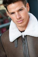 Aged brown shearling jacket-classic aviator warmth and vintage appeal. - Image n°3
