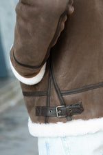 Aged brown shearling jacket-classic aviator warmth and vintage appeal. - Image n°6